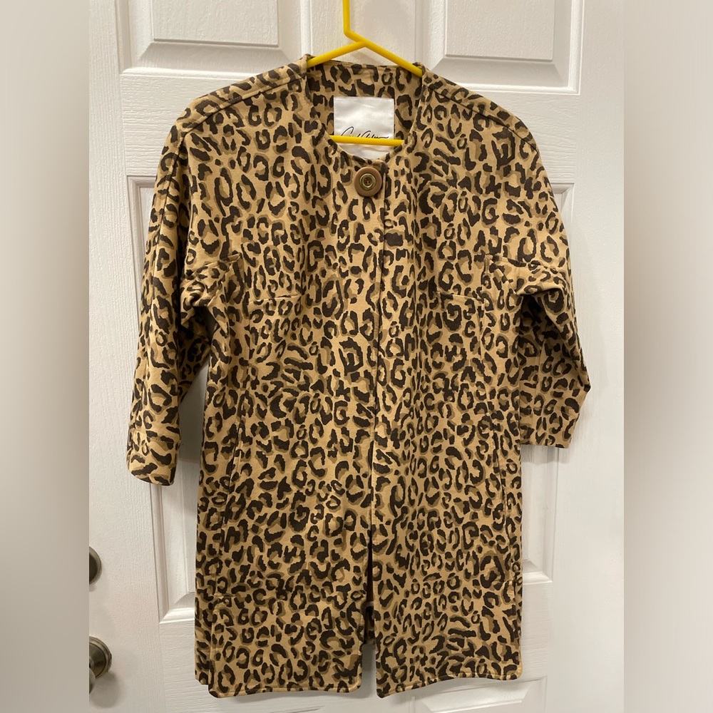 Carol Anderson by Invitation leopard print blazer jacket coat quarter  Sleeves.
